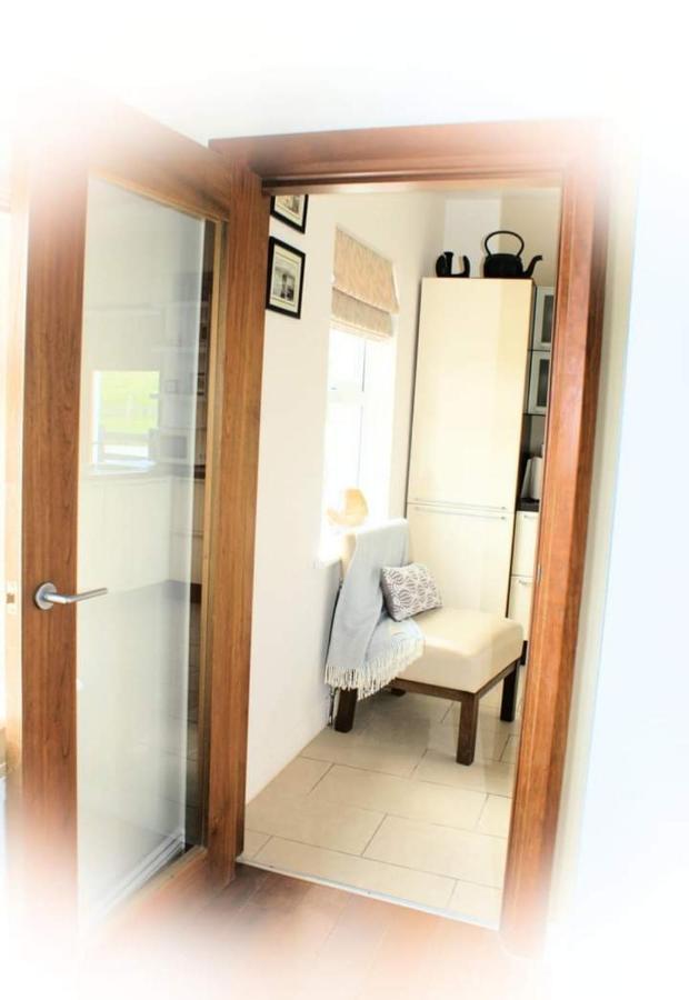 Cozy & Remote Hideaway Gintys Cottage Ross Port Bagian luar foto